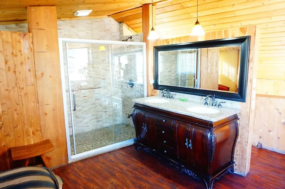 Pétionville B&B Comfy Inn 2*,  האיטי