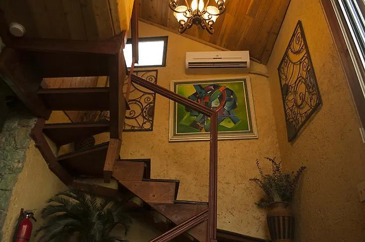 Pétionville B&B Comfy Inn מלון